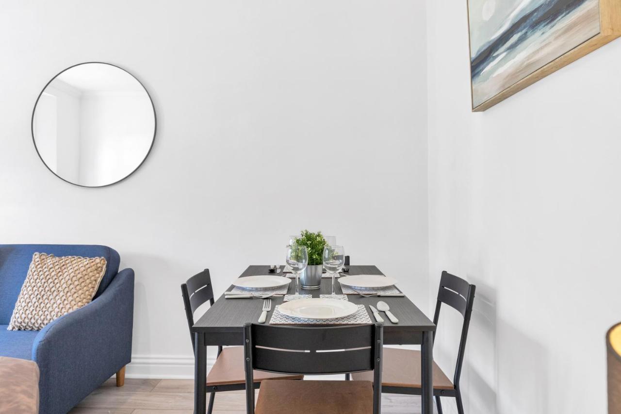 Modern Two Bedroom Apartment With Free Parking! Лондон Екстериор снимка