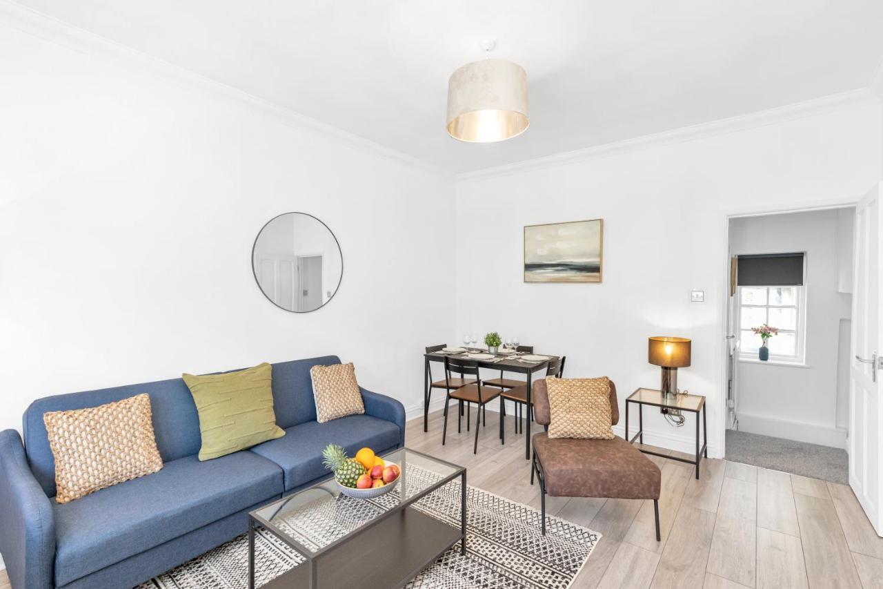 Modern Two Bedroom Apartment With Free Parking! Лондон Екстериор снимка